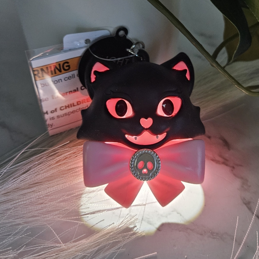 Bath & Body Works nwt Light Up Black pink Creepy Halloween Cat Pocketbac keychai